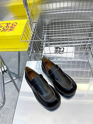 Picture of Celine Shoes Women _SKUfw107528370fw